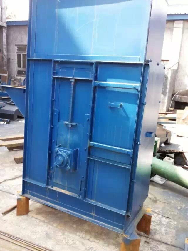 往復式提升機輸送物料質量不能大，粒度也不能大(z型連續(xù)往復式提升機)