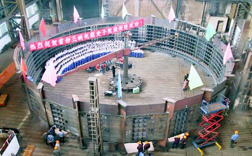 三峽發(fā)電廠7號(hào)機(jī)組組裝現(xiàn)場(chǎng)